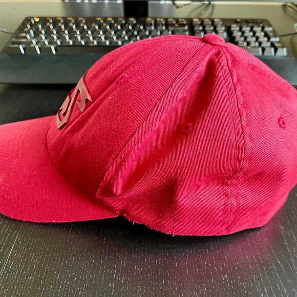 Red Nasty Pig Snout Cap - FlexFit Men's Size L/XL, Stretch Band, Rubber Logo - Picture 2 of 5